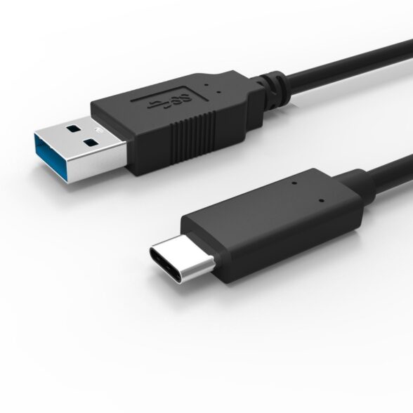 Der neue USB-Stecker Type-C lässt sich auf beide Arten ins Gerät einstecken. Bild: Aukey