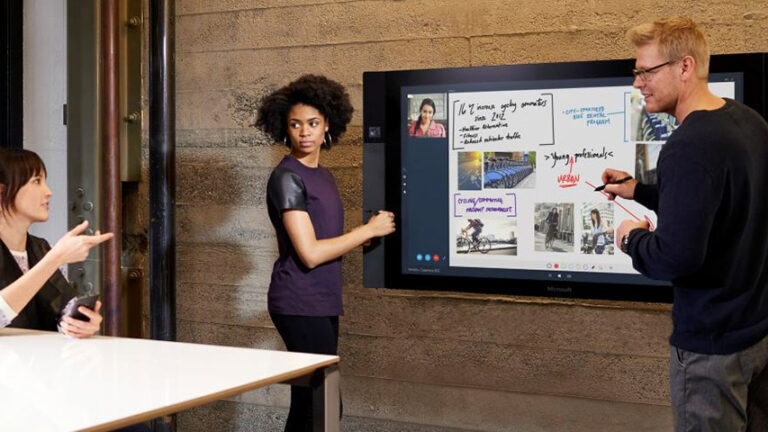 Microsofts Surface Hub ist wohl das größte Tablet der Welt