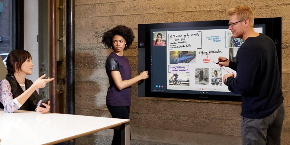 Microsofts Surface Hub ist wohl das größte Tablet der Welt