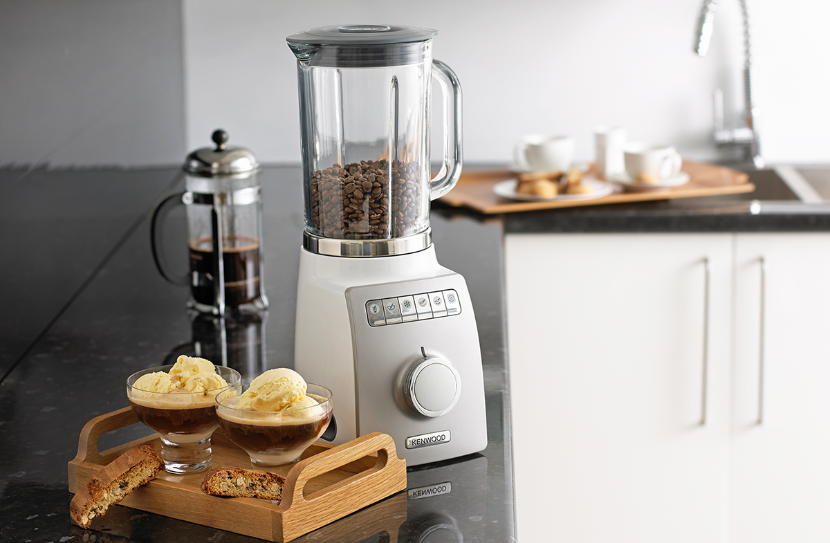 Der BLM800 mahlt auch Kaffeebohnen und ermöglicht so die Kreation raffinierter Kaffeespezialitäten.