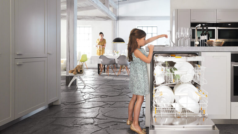 Mit dem neuen Geschirrspüler G 6000 EcoFlex verspricht Miele sauberes Geschirr in nur 58 Minuten