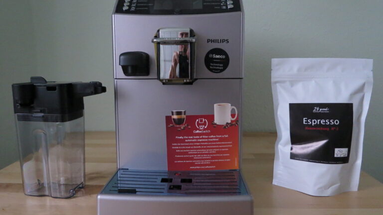 Kaffeevollautomat Philips HD 8847/11 im Praxistest: Espresso mit feiner Crema