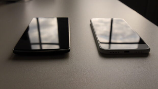 Alt und neu: Links mein OnePlus One, rechts mein geplantes Zukunftsgerät, das rundere ZTE Blade A512