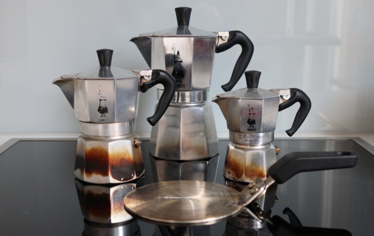 Espressokocher in drei Größen mit Adapterplatte für Induktion