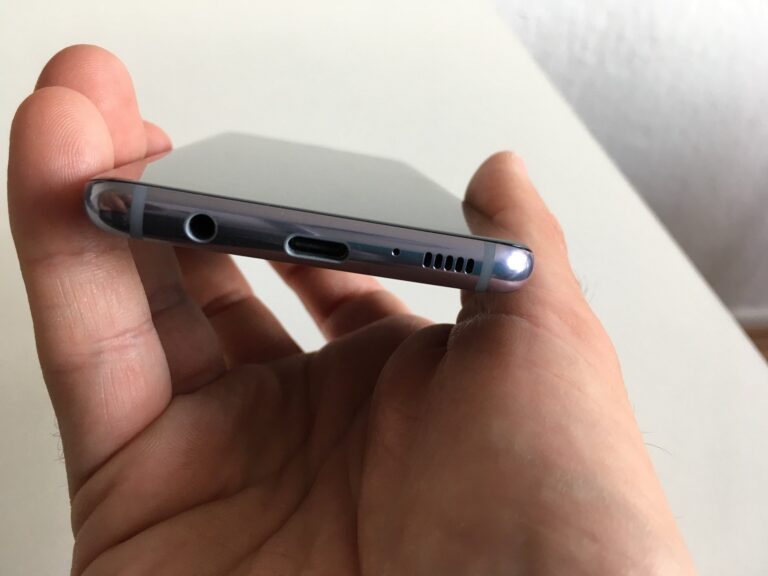 Gehäuse-Unterseite des Galaxy S8 mit Anschlüssen.