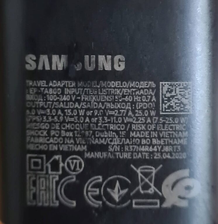 Hier auf dem Samsung-Netzteil gut zu erkennen: Es schafft 25 Watt. (Foto: Sven Wernicke)