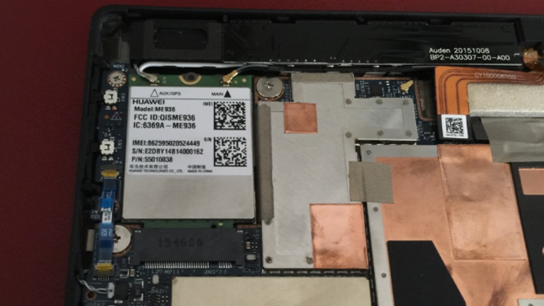 So sitzt das LTE-Modem von Huawei im Dell-Laptop. Oben die beiden Antennenanschlüsse (Bild: forum.notebookreview.com) 