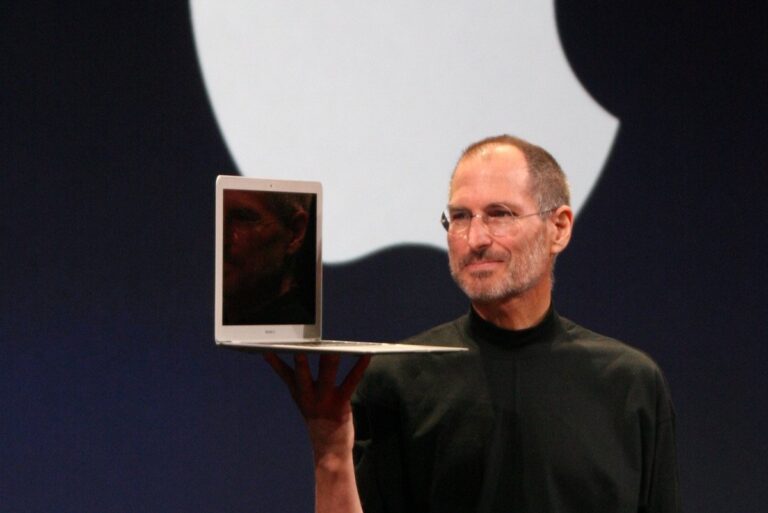 Steve Jobs erstes MacBook Air auf der Mac World Expo 2008. Bild: Matthew Yohe