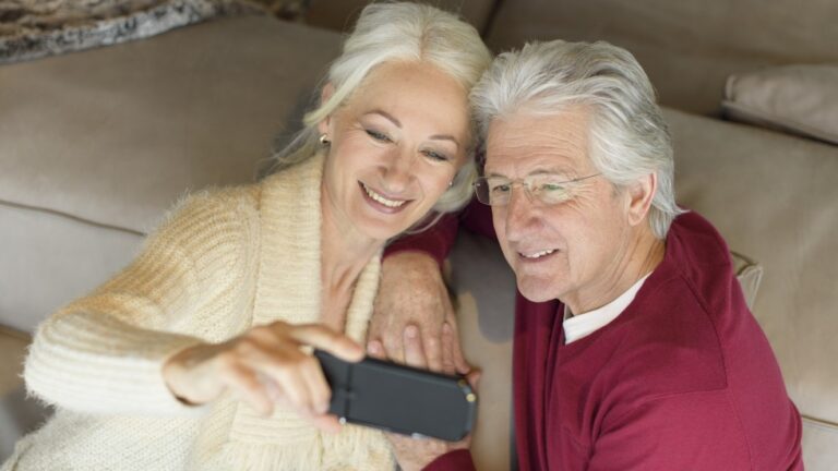 Für Senioren: Handys und Smartphones mit Internetzugang