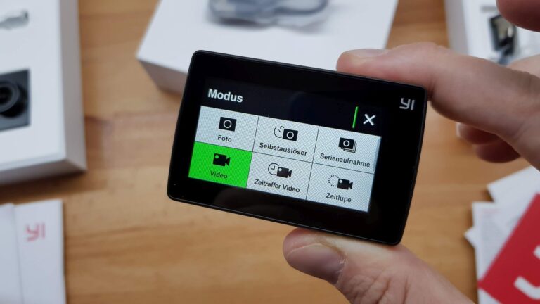 Der 2,2 Zoll große Touchscreen bietet eine gute Bedienung. (Foto: Sven Wernicke)