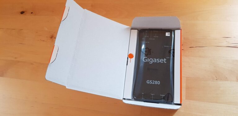 Da ist es ja - das Gigaset GS280 besitzt eine gute Größe und einen hochauflösenden Bildschirm. (Foto: Sven Wernicke)