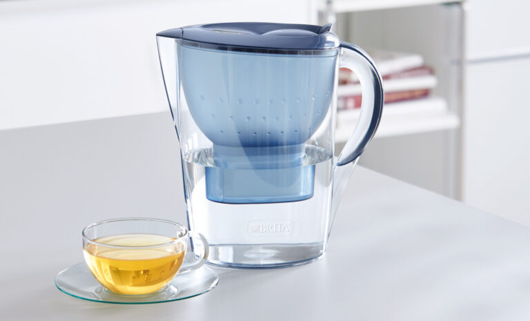 Wasserfilter Brita Marella mit Tasse Tee