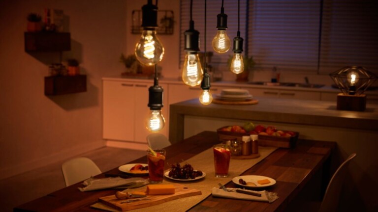 Schönes Licht und dabei noch Energiesparen. Systeme wie Philips Hue helfen. Foto: Signify
