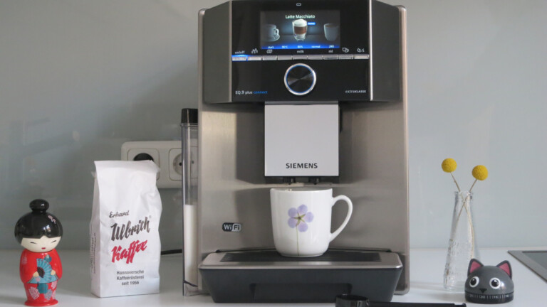 Siemens EQ.9 plus connect im Test: Kaffeevollautomat mit zwei Mahlwerken