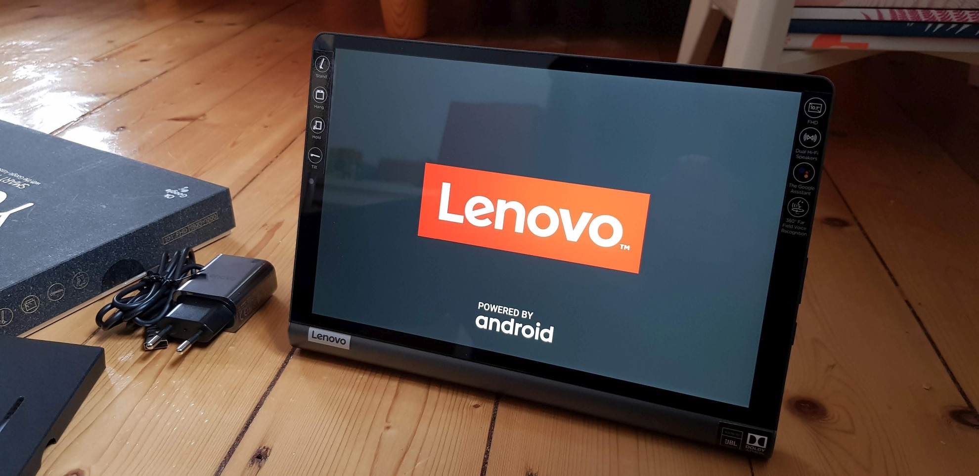 Der erste Start des Lenovo Yoga Smart Tab. (Foto: Sven Wernicke)