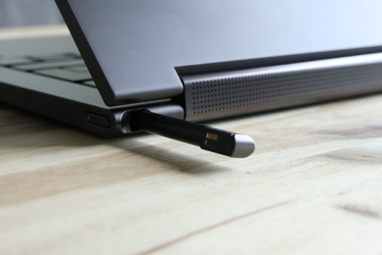 Clever: Lenovo hat den Eingabestift ("Active Pen") direkt ins Gehäuse integriert.