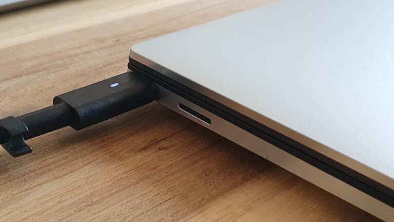 Das USB-C-Ladekabel des Dell XPS 13 9300