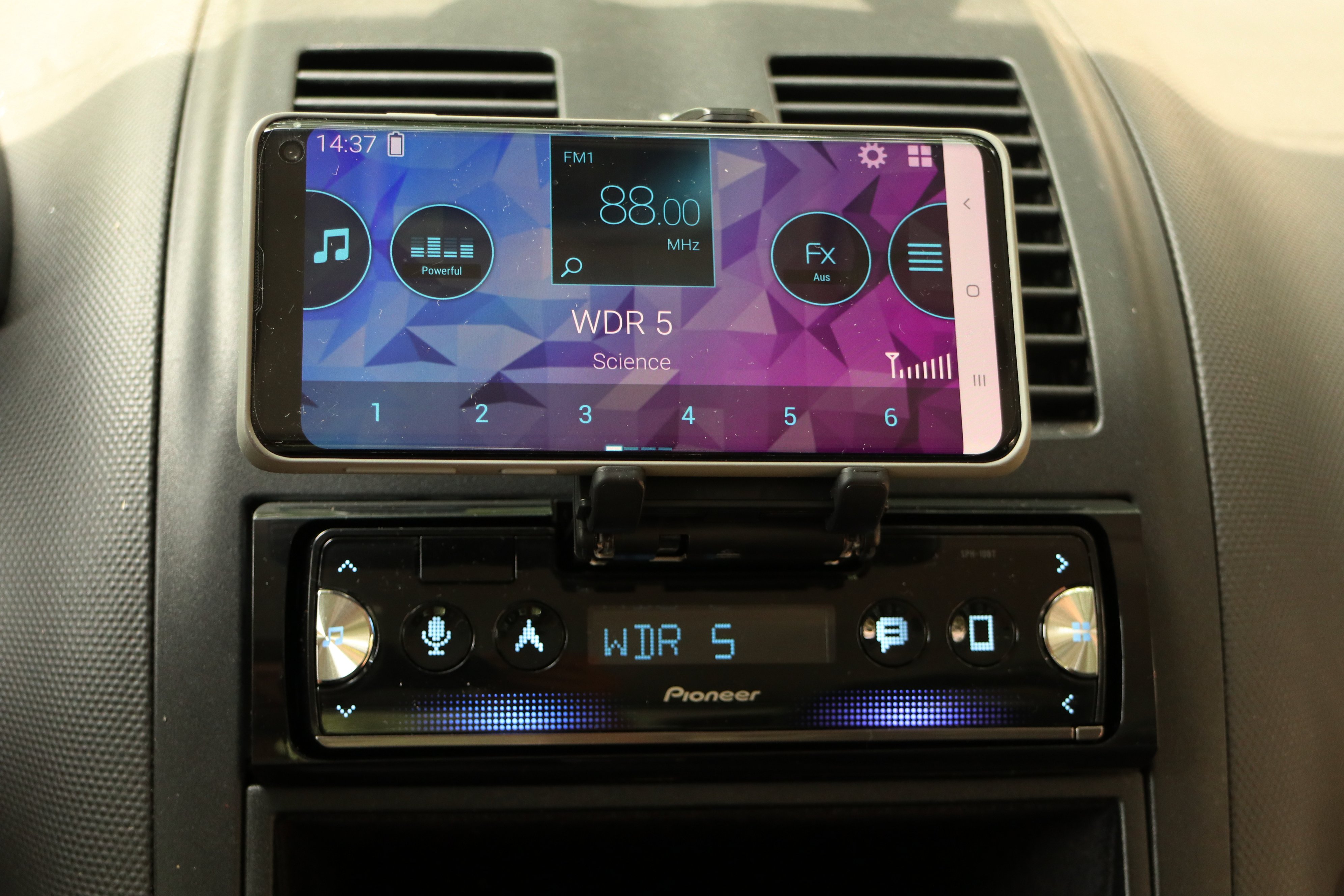 So macht ihr euer Smartphone zum Infotainment-System im Auto