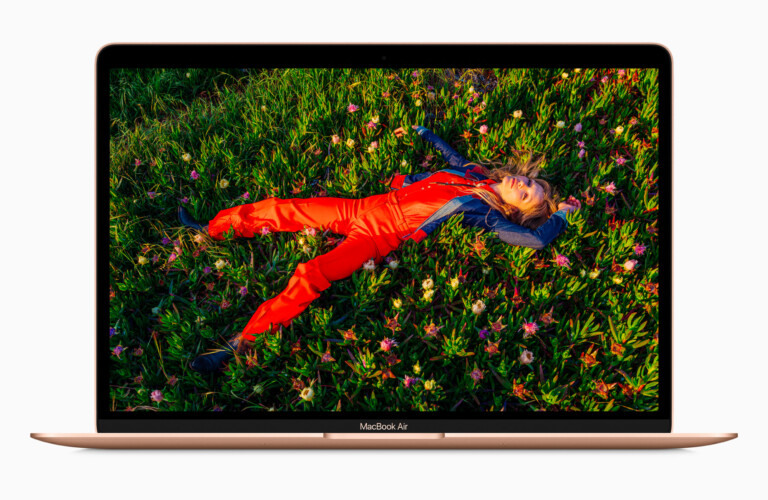 Apple MacBook Air M1 in gold