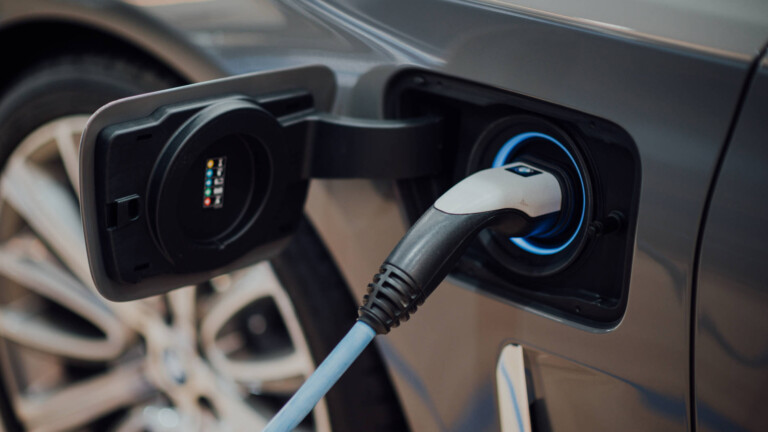 Elektroauto schneller aufladen: Tipps für E-Auto-Fahrer