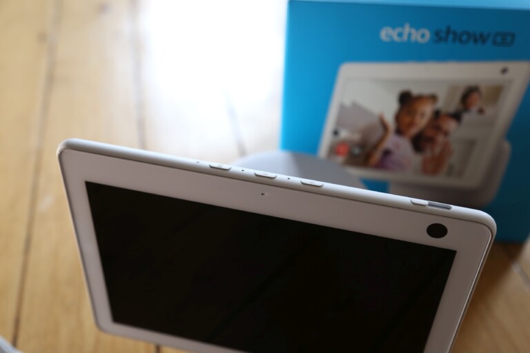 Schade, dass das Display des Echo Show 10 nicht höher aufgelöst ist. (Foto: Sven Wernicke)