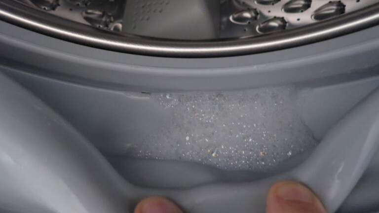 Gummiring im Bullauge einer Waschmaschine