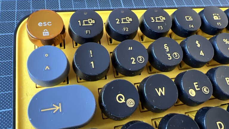 Logitech Pop Keys Tastatur mit glänzender Esc-Taste