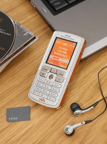 Das Sony Ericcson W800 ist ein Handy-Walkman, das 2005 ein großer Erfolg war. (Foto: Sony Ericcson)