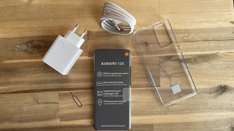 Phone, Nadel, Schnellladegerät, Silikonhülle. Xiaomi liefert alles mit, was du brauchst.