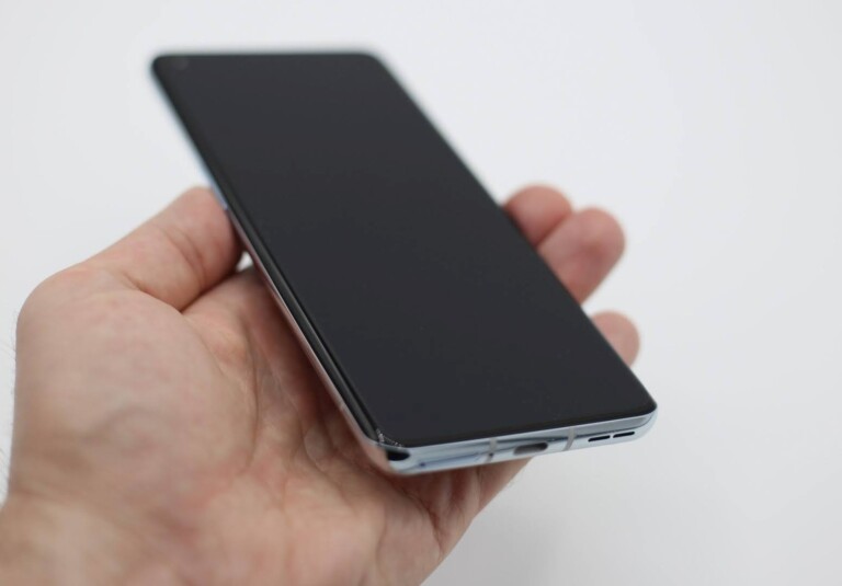Hier im Bild das OnePlus 10 Pro. Doch im 9 Pro kommt fast das identische Display zum Einsatz. (Foto: Sven Wernicke)