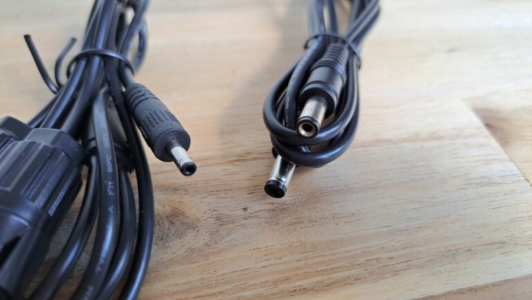 DC-Kabel können verschieden große Stecker haben.