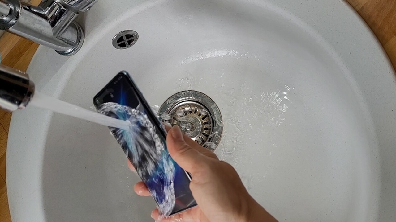 Smartphone zu heiß: Darum solltest du es in Wasser tauchen