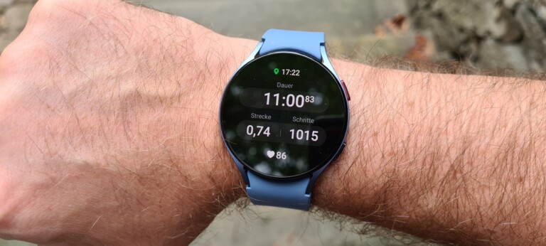 Nur die Galaxy-Watch-Modelle mit WearOS funktionieren mit der Google Wallet. (Foto: Sven Wernicke)