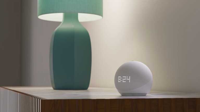 Im Schlafzimmer wird zum Beispiel ein Echo Dot zur Smart-Home-Steuerung. (Foto: Amazon)