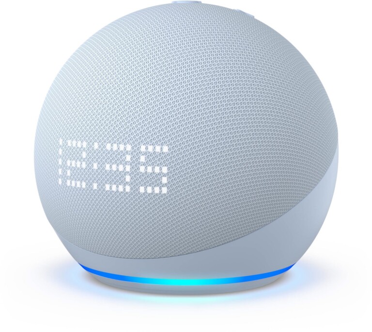 Der Echo Dot der 5. Generation ist kompakt und besitzt einen LED-Bildschirm. (Foto: Amazon)