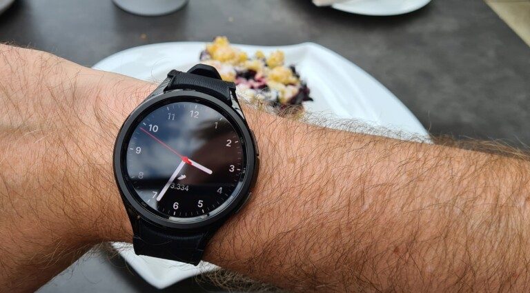 Die Galaxy Watch6 ist auch als Classic mit drehbarer Lünette erhältlich. (Foto: Sven Wernicke)