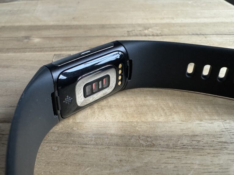 Fitbit Charge 6 Rueckseite Sensor