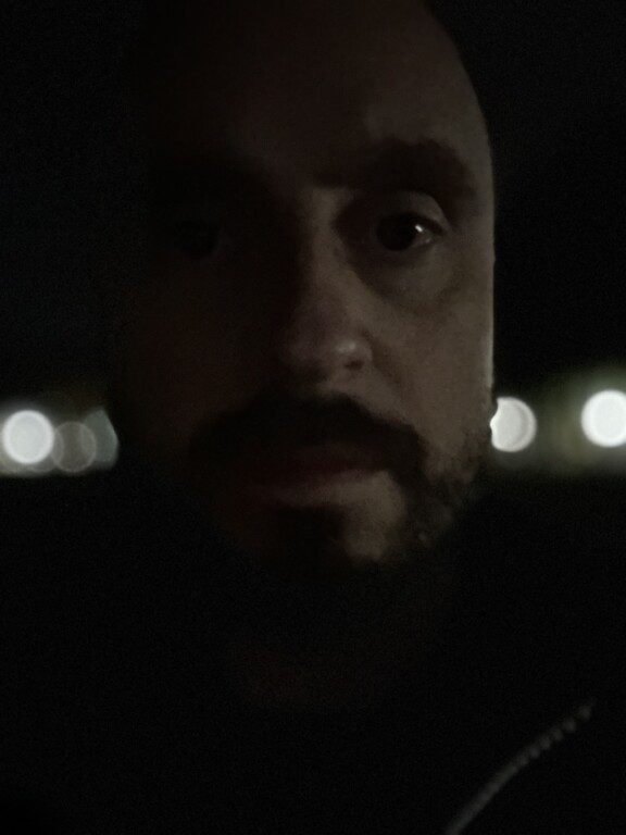 iPhone 14 Pro Nacht Selfie Portrait