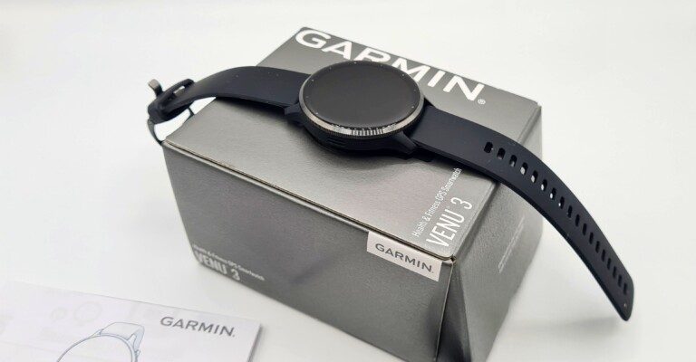 Die Garmin Venu 3 ist dezent, aber fühlt sich hochwertig und erstaunlich leicht an. (Foto: Sven Wernicke)
