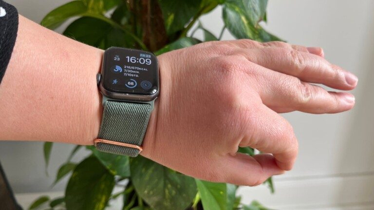 Die Apple Watch mit Fingergesten steuern